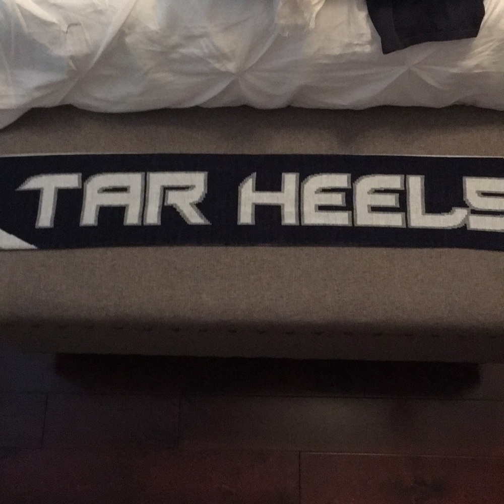 Reversible Carolina Tarheels Women’s Scarf